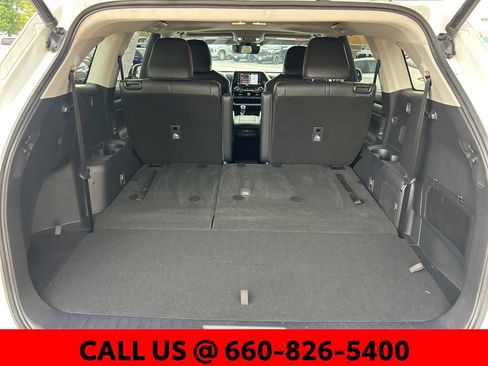 Certified 2020 Toyota Highlander XLE AWD/4WD image 17