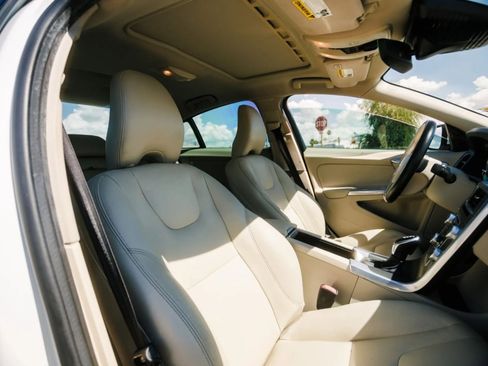 Used 2016 Volvo S60 T5 Premier w/ Convenience Package image 17