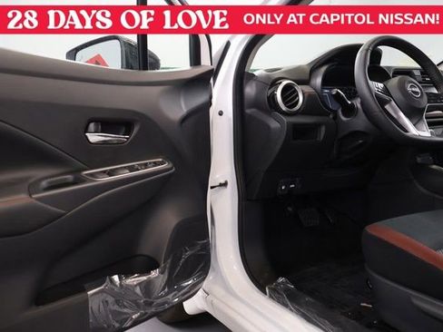 New 2025 Nissan Versa SR w/ Trunk Package image 9
