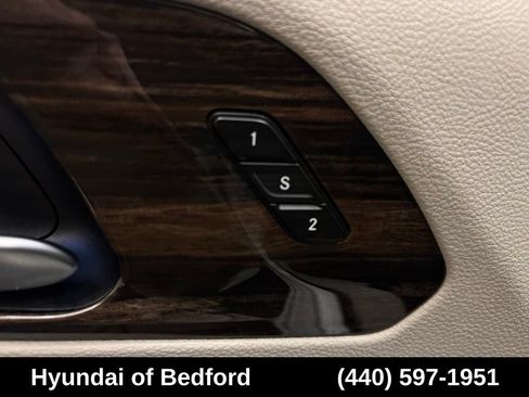 Used 2023 Chrysler Pacifica Limited FWD image 13