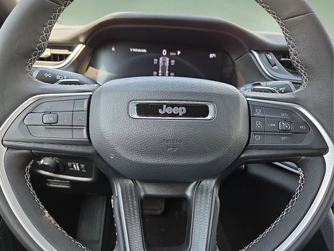 New 2025 Jeep Grand Cherokee Altitude image 24