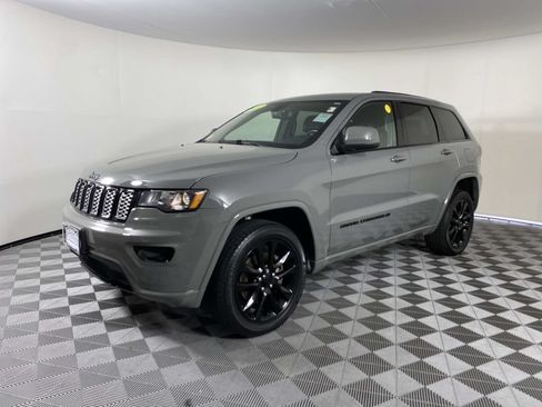 Used 2022 Jeep Grand Cherokee Laredo X AWD/4WD image 4