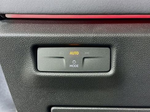 New 2026 Volkswagen Tiguan SE image 10