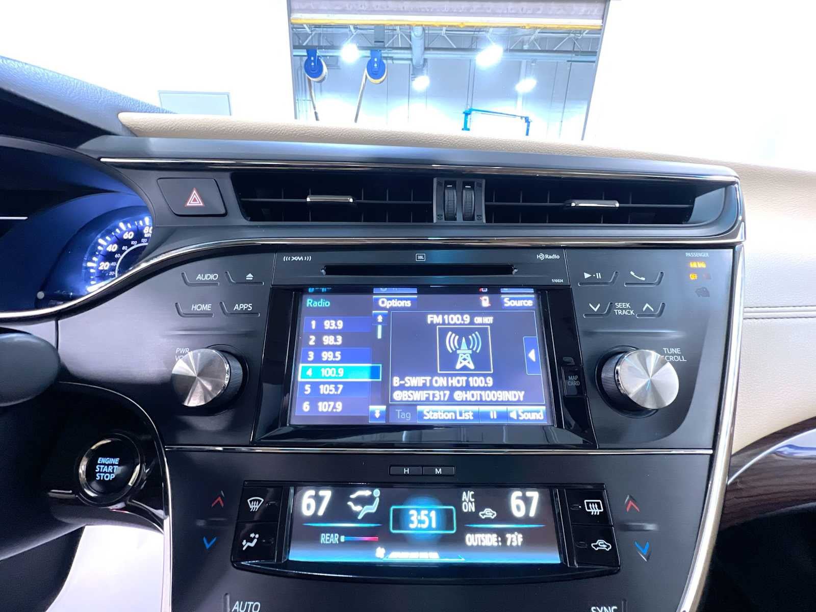 Used 2015 Toyota Avalon Limited w/ Technology Package FWD image 28