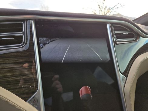 Used 2015 Tesla Model S P90D image 19
