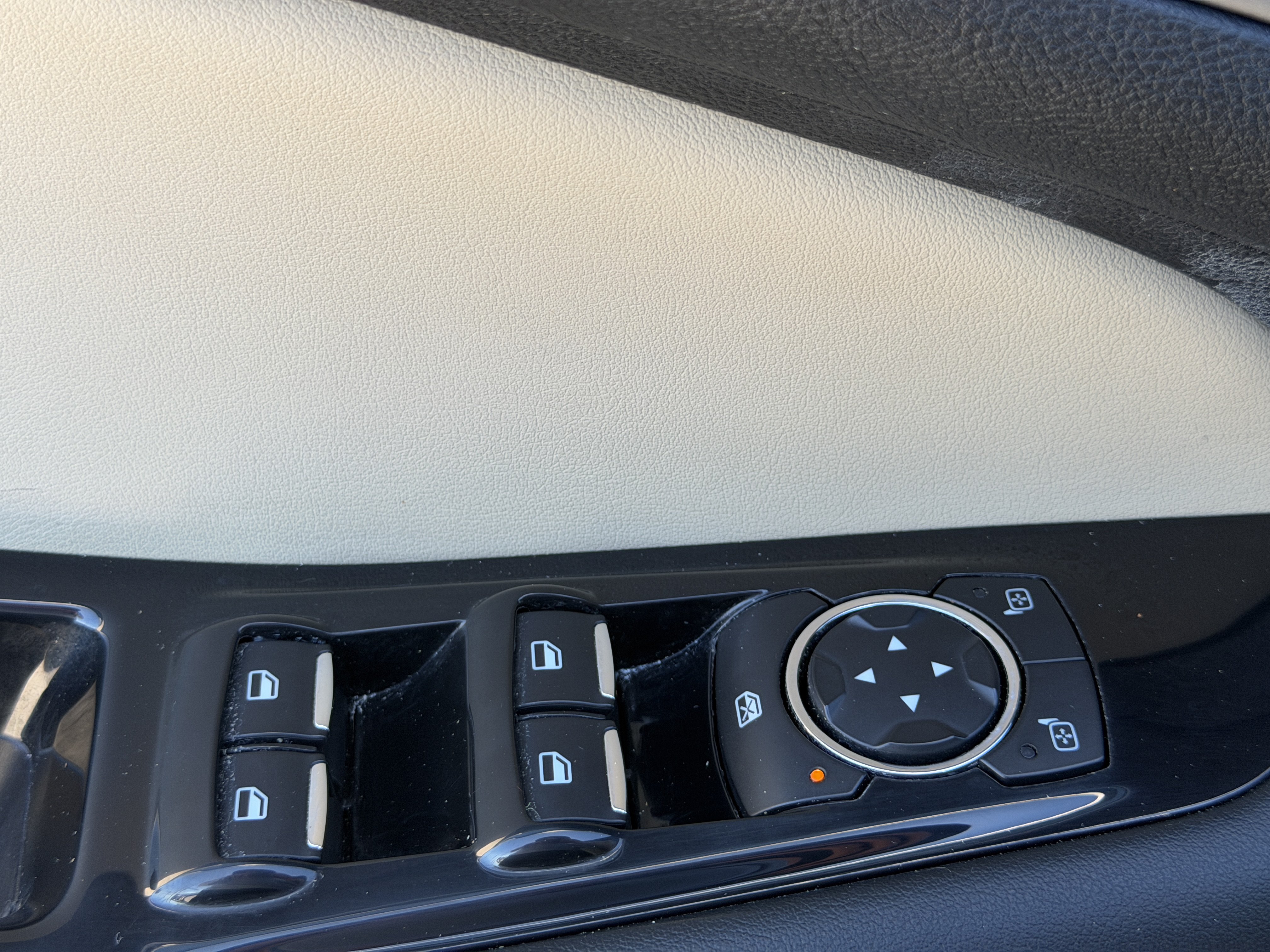Used 2020 Ford Edge SEL w/ Convenience Package FWD image 17