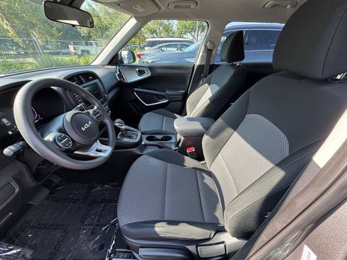 Used 2025 Kia Soul LX w/ LX Technology Package FWD image 20