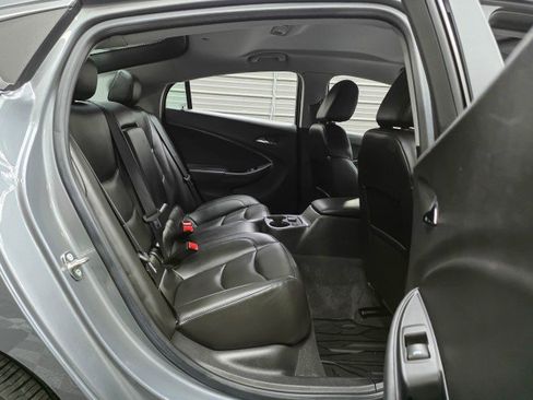 Used 2018 Chevrolet Volt Premier w/ Driver Confidence Package FWD image 17