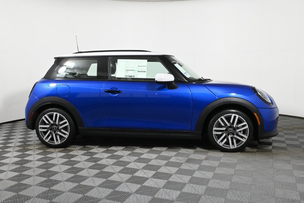 Certified 2025 MINI Cooper 2-Door Hardtop FWD image 8