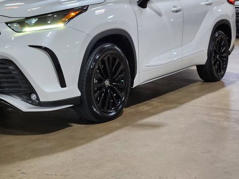 Used 2023 Toyota Highlander XSE FWD image 17