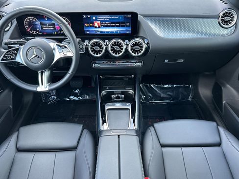 Used 2025 Mercedes-Benz GLA 250 4MATIC image 13