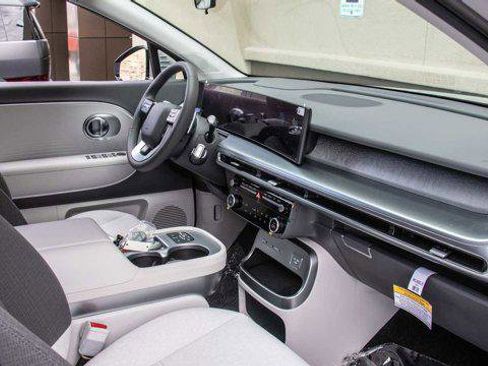 New 2026 Hyundai Ioniq 9 SE image 17