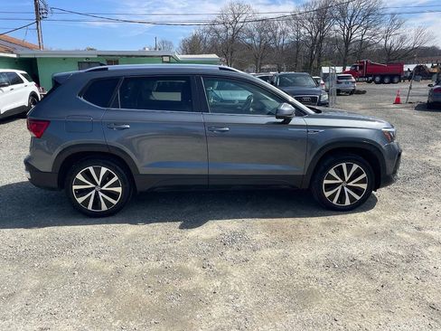 Used 2022 Volkswagen Taos SE AWD/4WD image 9