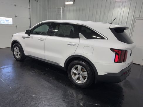 Used 2023 Kia Sorento LX FWD image 2