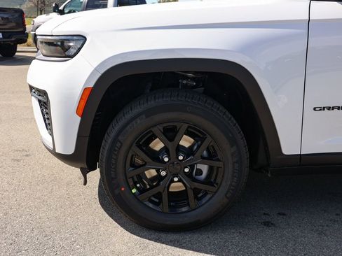 New 2026 Jeep Grand Cherokee Altitude image 11