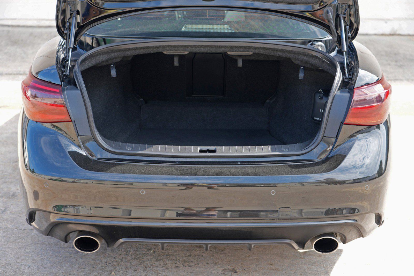 Used 2023 INFINITI Q50 Luxe w/ Cargo Package RWD image 9
