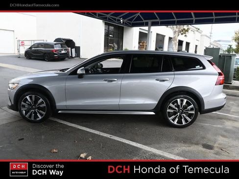 Used 2024 Volvo V60 B5 Cross Country Ultimate image 4