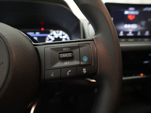 Used 2023 Nissan Rogue SV image 16