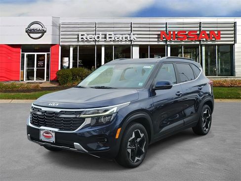 Used 2024 Kia Seltos EX image 2