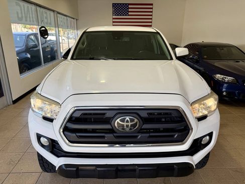 Used 2019 Toyota Tacoma SR5 RWD image 2