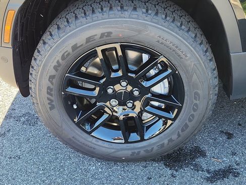 Used 2026 Land Rover Defender 110 S AWD/4WD image 9