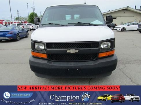 Used 2017 Chevrolet Express 2500 RWD image 2