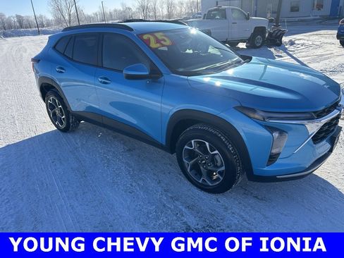 Used 2025 Chevrolet Trax LT image 6