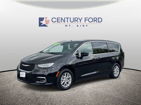 Used 2025 Chrysler Pacifica Select FWD image 5