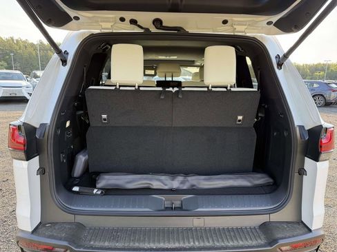 Used 2026 Lexus LX 600 4WD w/ Accessory Package (Z1) image 30