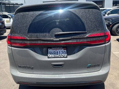 Used 2022 Chrysler Pacifica Touring-L w/ S Appearance Package FWD image 5