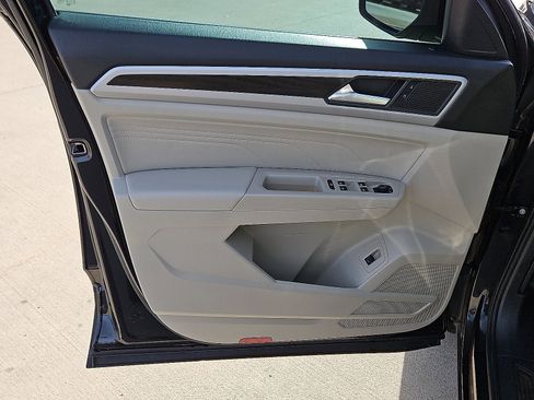 Certified 2023 Volkswagen Atlas SE w/ Panoramic Sunroof Package image 14