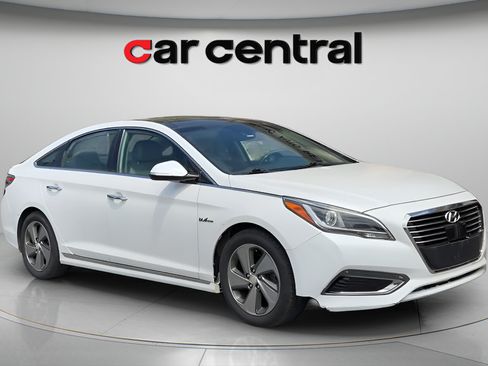 Used 2017 Hyundai Sonata Limited w/ Ultimate Package 02 FWD image 8