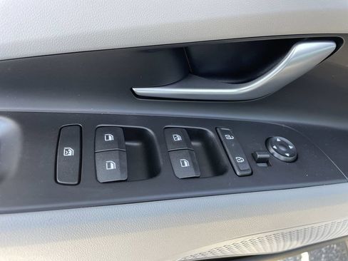 New 2026 Hyundai Elantra Limited FWD image 23