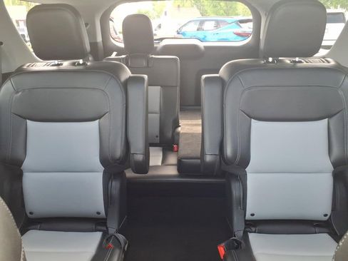 Used 2022 Ford Explorer XLT w/ Equipment Group 202A AWD/4WD image 21
