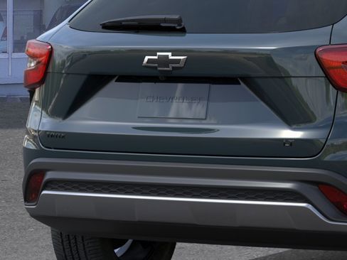 New 2026 Chevrolet Trax LT w/ Sunroof Package FWD image 16