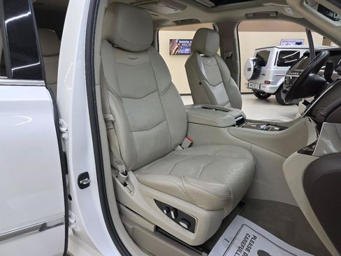 Used 2017 Cadillac Escalade Premium Luxury AWD/4WD image 21