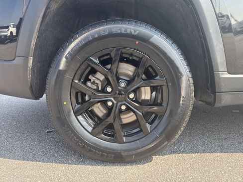 Used 2024 Jeep Grand Cherokee L Laredo image 19