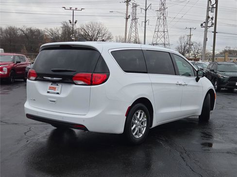 New 2026 Chrysler Voyager LX image 12