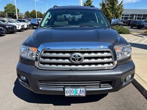 Used 2017 Toyota Sequoia Platinum AWD/4WD image 2