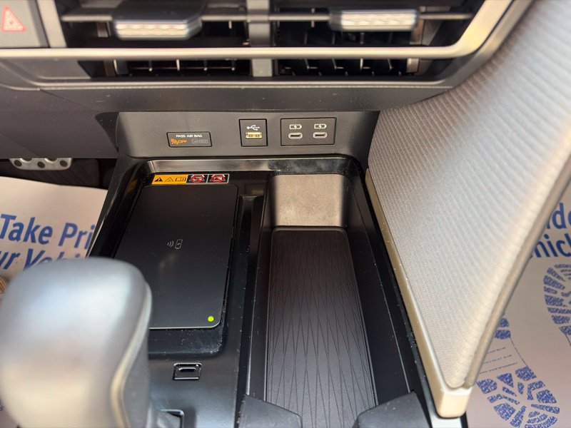 Used 2025 Toyota Camry SE w/ Convenience Package AWD/4WD image 30