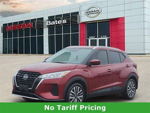 Used 2022 Nissan Kicks SV image 2
