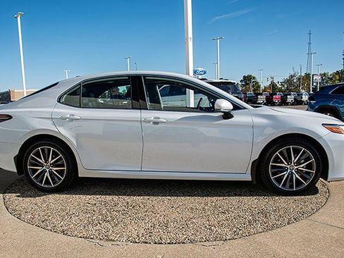 Used 2024 Toyota Camry XLE image 6