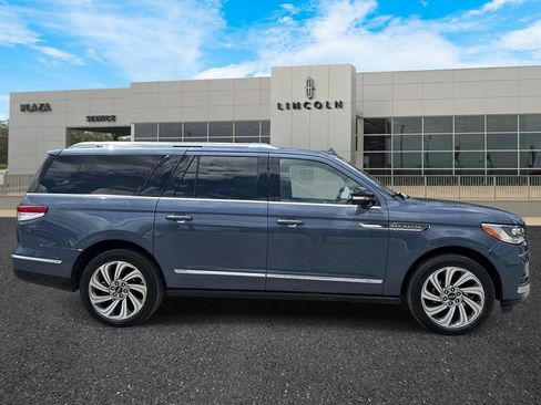Certified 2022 Lincoln Navigator L Reserve AWD/4WD image 2