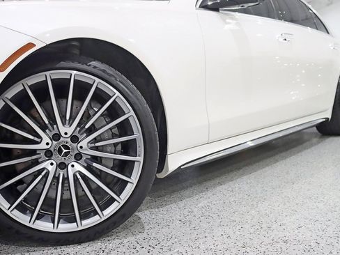 Used 2022 Mercedes-Benz S 580 4MATIC Sedan image 4