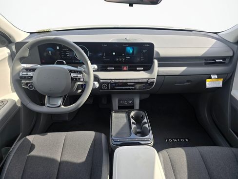 New 2025 Hyundai Ioniq 5 SE AWD/4WD image 17