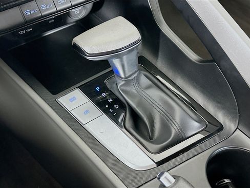 Used 2022 Hyundai Elantra SEL image 24