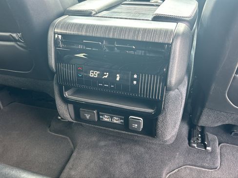 Used 2024 Jeep Wagoneer L Series II image 28