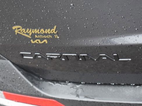 Used 2025 Kia Carnival SX Prestige image 18