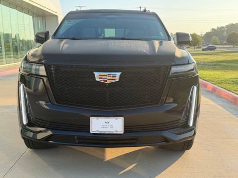 Used 2024 Cadillac Escalade Sport Platinum w/ LPO, Floor Liner Package AWD/4WD image 6