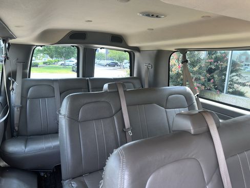 Used 2019 Chevrolet Express 3500 LS RWD image 16